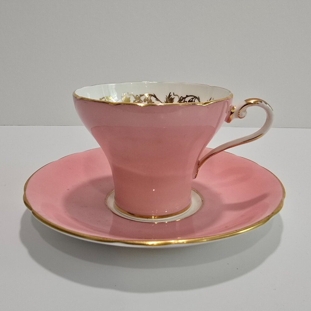 Aynsley - Pink & Gold Vintage Corset Teacup and Saucer with Grapevine Motif​​​ - Picture 2 of 5
